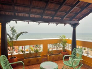 Attico, vista spiaggia | Vista del balcone