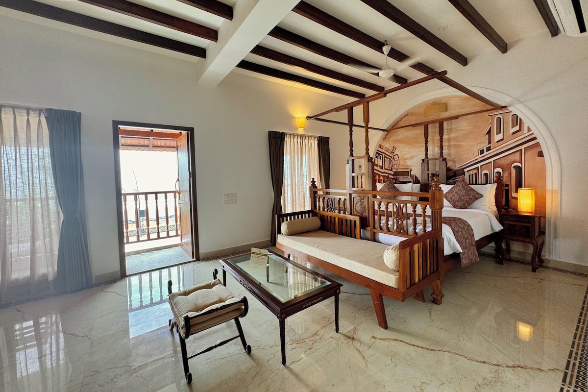 Deluxe Suite, Sea View | Egyptian cotton sheets, premium bedding, iron/ironing board, free WiFi