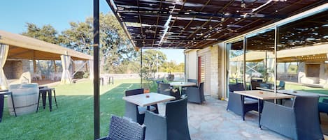 Outdoor dining