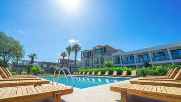 Seasonal outdoor pool