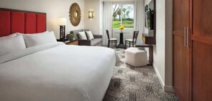 Bureau, fer et planche à repasser, lit parapluie, Wi-Fi