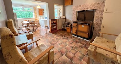Cozy 3 Bedroom Cottage with Scenic Ocean and Mountain Views