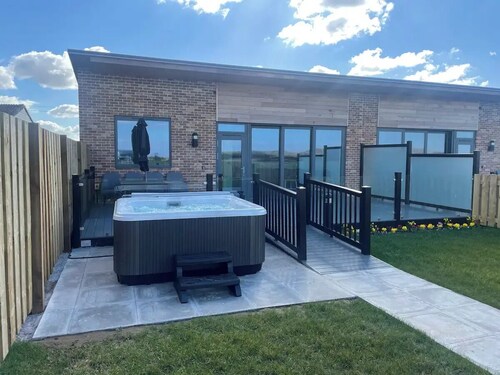 2 Bedroom Country Rental with Hot Tub. Beautiful views