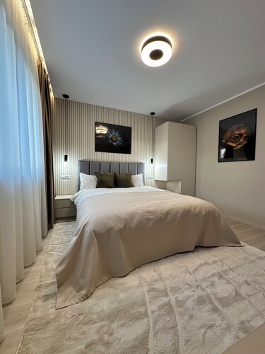 Charming 2-bedroom apartment with AC and WiFi in delightful Brașov