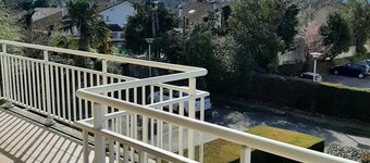 Double terrace apartment with mountain view
