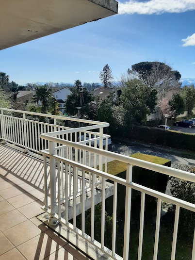 Double terrace apartment with mountain view