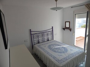 2 slaapkamers, een strijkplank/strijkijzer, wifi, beddengoed