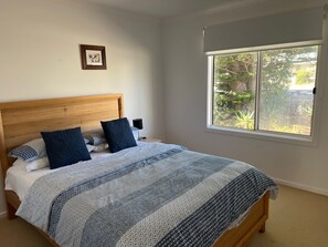 4 bedrooms, WiFi, bed sheets