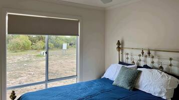 3 bedrooms, iron/ironing board, WiFi, bed sheets