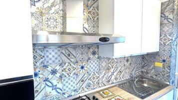 Køleskab, ovn, kogeplade, opvaskemaskine