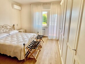 3 bedrooms, WiFi, bed sheets - Fully Renovated Accomodation (Fiumicino)