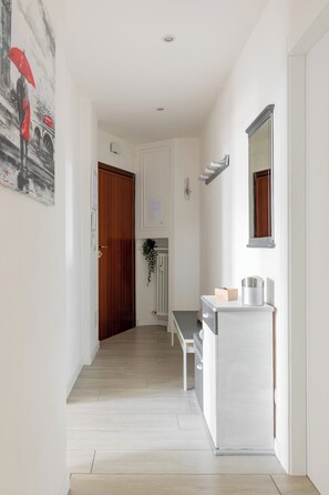 Interior entrance - Charming Mazzini Apartment (Bologna)
