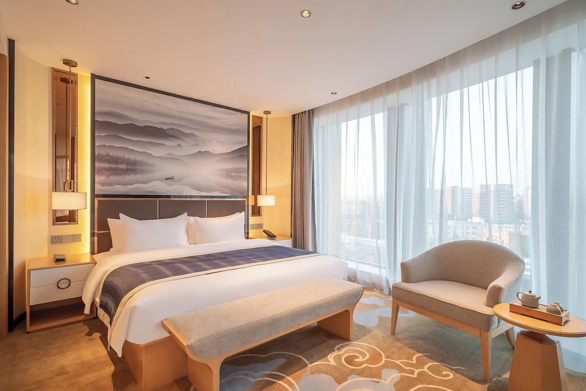 Deluxe suite | 1 slaapkamer, een kluis op de kamer, verduisterende gordijnen