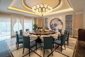 Restaurant - Serene Yuhua Hotel (Qingdao)