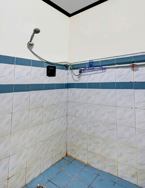 Habitación Deluxe doble | Baño | Ducha, toallas y jabón