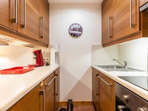 Fridge, dishwasher