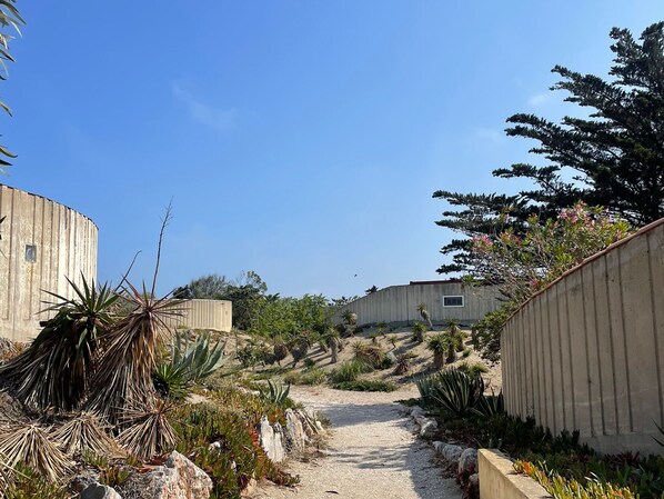 Property grounds - Beachside Getaway in Torreilles - Cozy 2BR House for Couples/Families (Torreilles)