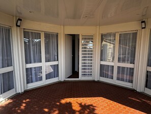 Exterior detail - Beachside Getaway in Torreilles - Cozy 2BR House for Couples/Families (Torreilles)