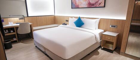 1 개의 침실, 고급 침구, 책상, 노트북 작업 공간