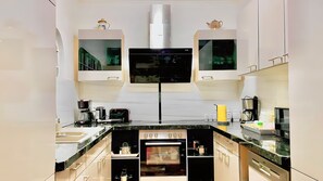 Microondas, horno, parrilla de estufa y lavavajillas 