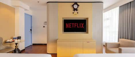 Family Room | 1 bedroom, minibar, in-room safe, blackout drapes