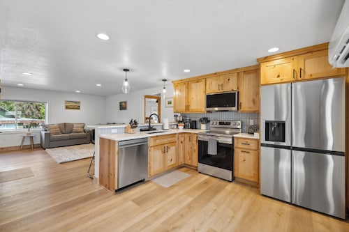 Downtown Loft 203 - Downtown McCall condo next to Payette Lake