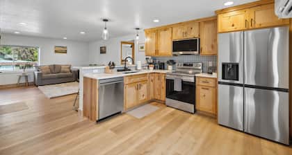Downtown Loft 203 - Downtown McCall condo next to Payette Lake