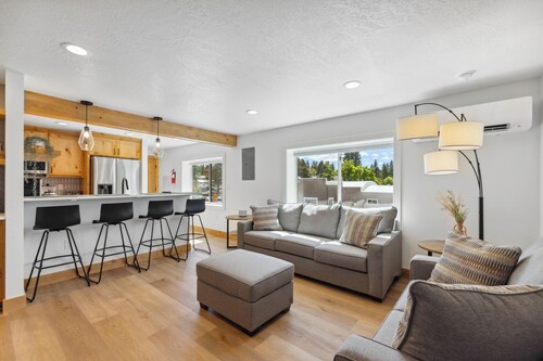Downtown Loft 205 - Downtown McCall condo next to Payette Lake