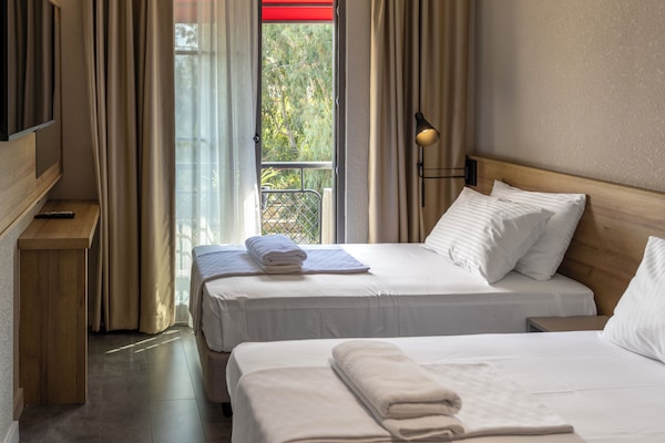Ropa de cama de alta calidad, minibar, wifi gratis y ropa de cama