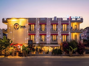 A hotel with a prominent '7in' sign, multiple balconies, and a 'Gastro & Pub' sign indicating dining and entertainment options. - 7 inn  (Konyaalti)
