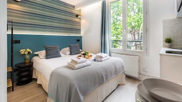 City Studio | Living area | 60-inch TV with cable channels