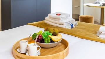 City Studio | Private kitchen | Fridge, microwave, stovetop, espresso maker