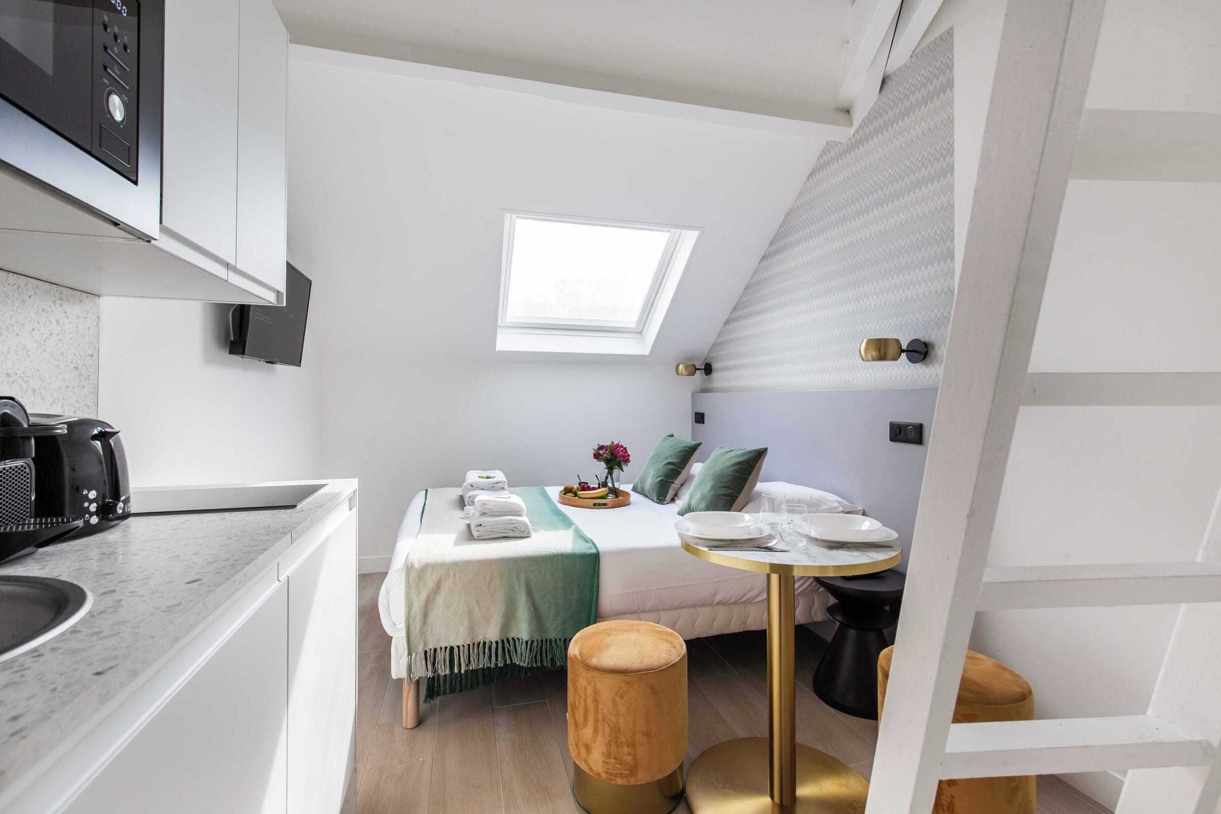 Apartment | Wohnbereich | 60-Zoll-Fernseher mit Kabelempfang