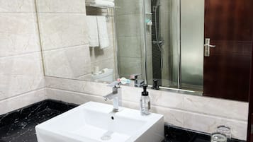 Comfort-Doppelzimmer | Badezimmer