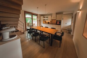 Nhà gỗ dành cho gia đình, 2 phòng ngủ, 2 phòng tắm (Tailors House) | Phòng ăn