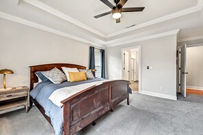 3 Schlafzimmer, Schreibtisch, Bügeleisen/Bügelbrett, WLAN