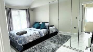 2 bedrooms, desk, iron/ironing board, travel crib