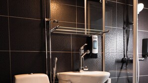 Basic Double Room, Private Bathroom | Bathroom | Hair dryer - AadanKosio (Joensuu)