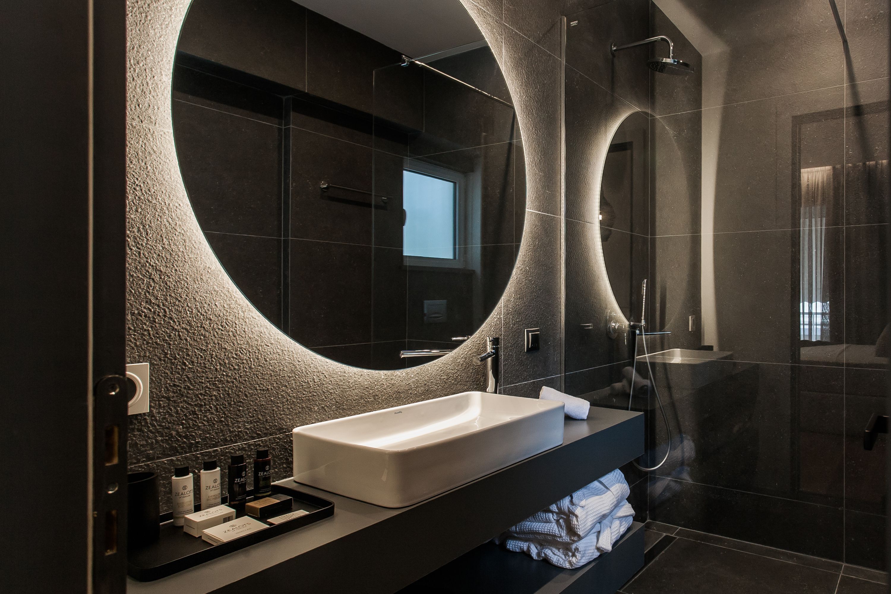 Apartment | 5 bedrooms, desk