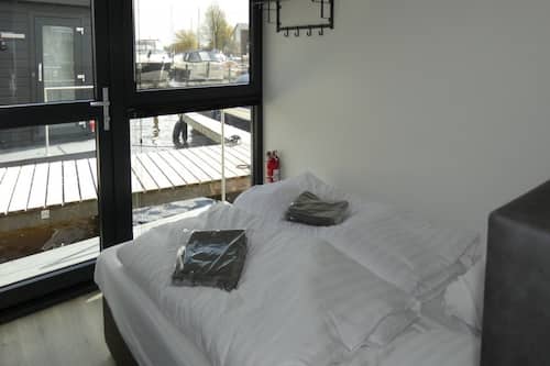 Casa rodante | 2 habitaciones, muebles diferentes y ropa de cama