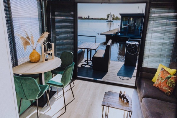 Mobile Home | Living room