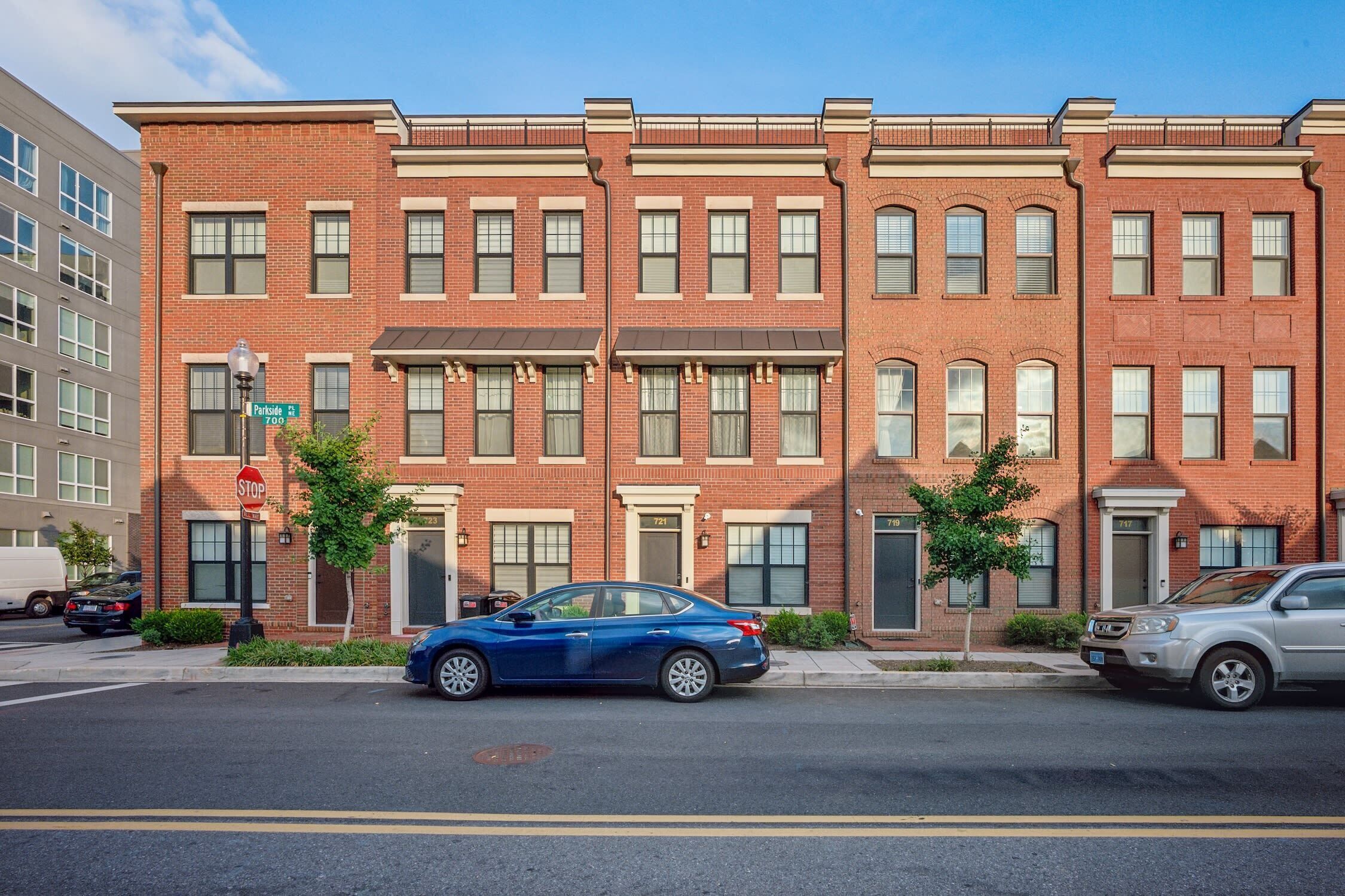 Luxurious 4BR Townhouse with Rooftop Patio in DC