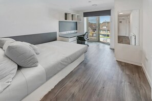 Blendingsgardiner, strykejern/-brett og wi-fi (inkludert)