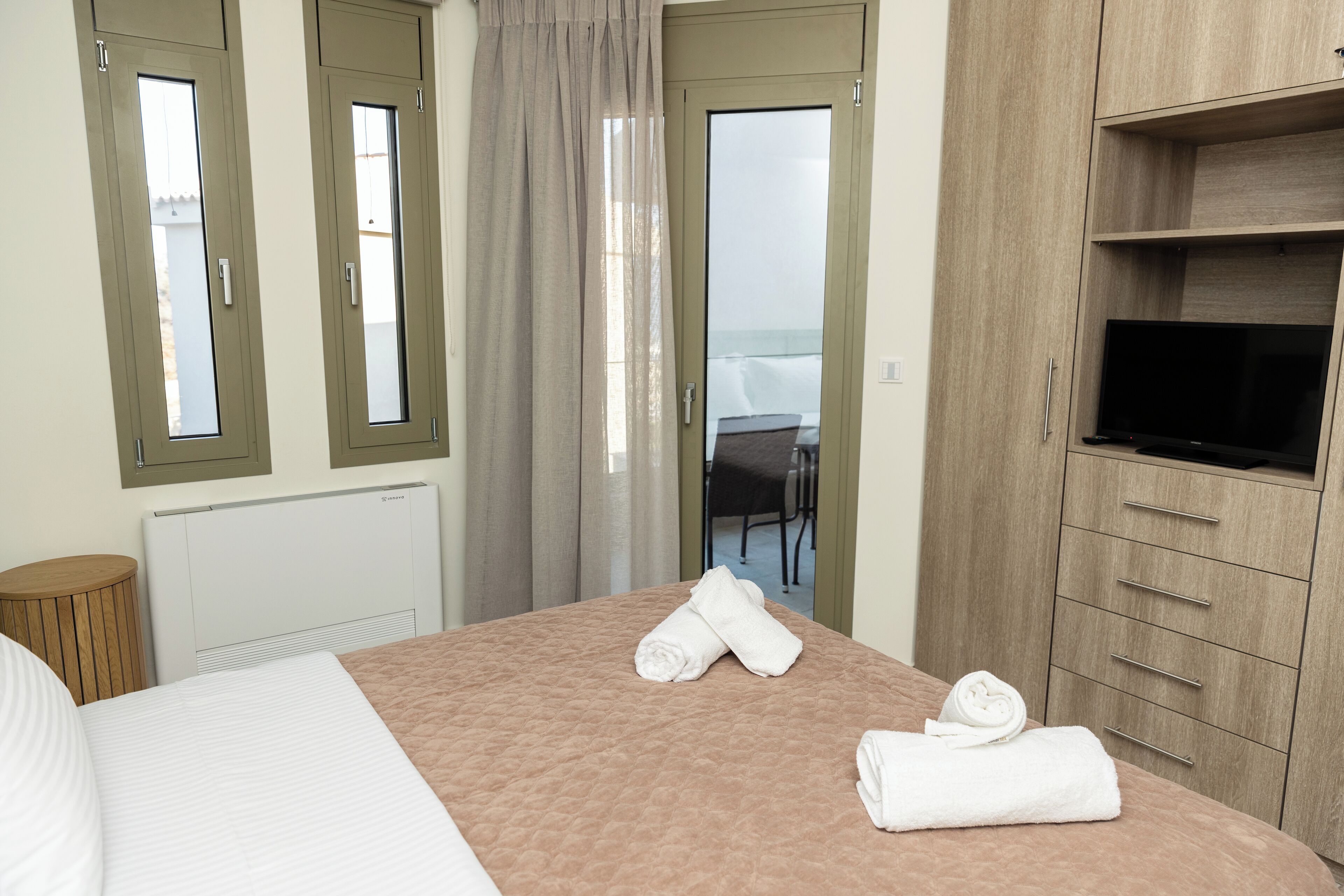 Athena, 2 Bedrooms, Limited Sea View | In-room safe, soundproofing, iron/ironing board, free WiFi