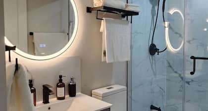 Entire 2-bedroom apartment in Kitchener/Waterloo with free WiFi & Parking