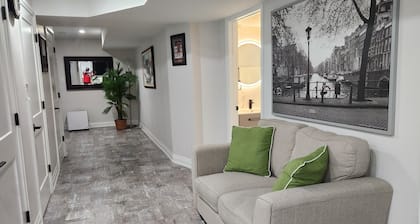 Entire 2-bedroom apartment in Kitchener/Waterloo with free WiFi & Parking