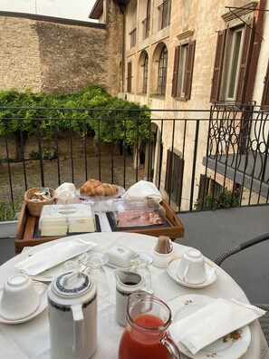 Petit déjeuner préparé à la commande compris tous les jours