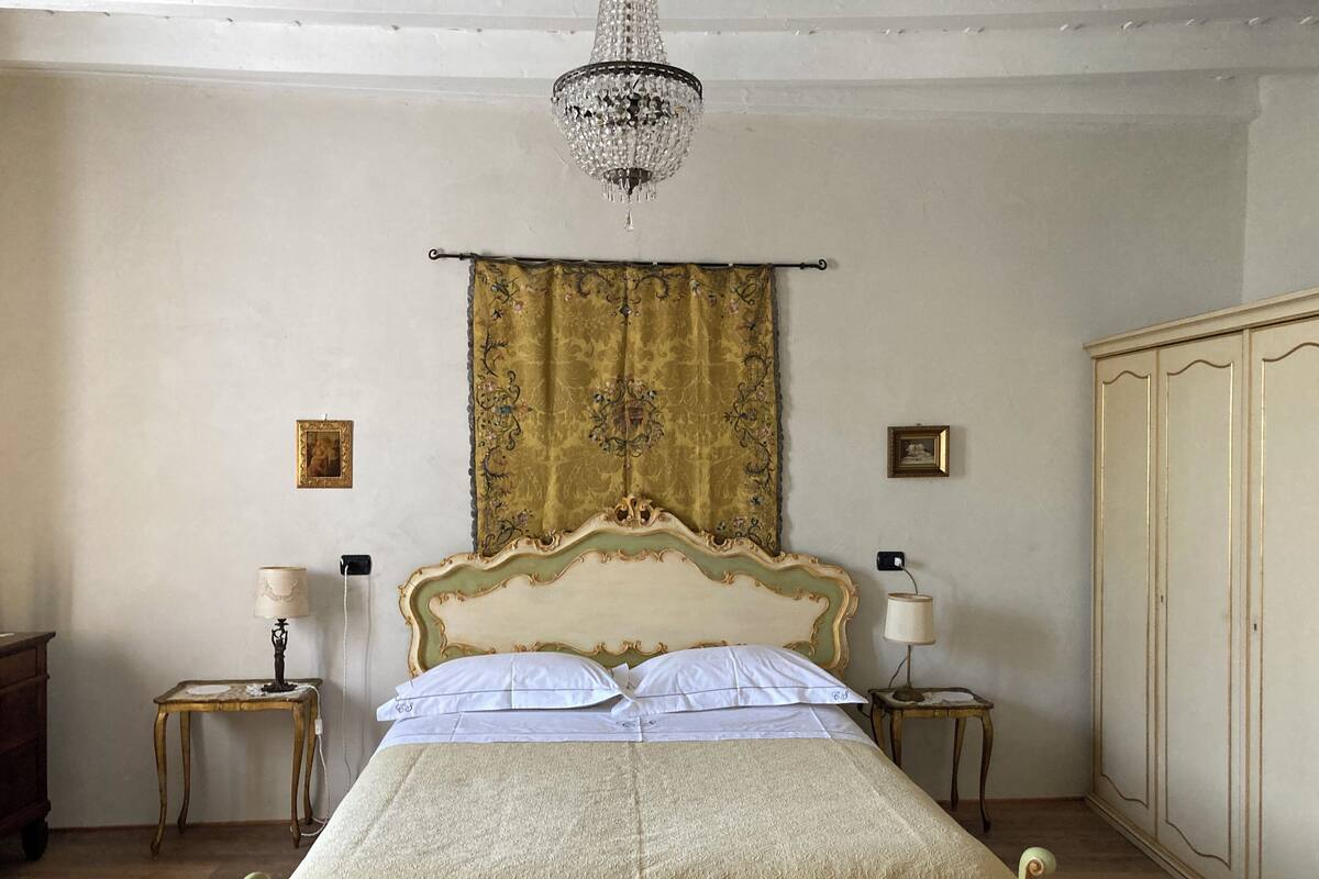 Suite Romantis, pemandangan kebun | Seprai premium, ruang kerja ramah laptop, Wi-Fi gratis, dan seprai linen