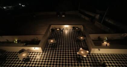 Spacious 8-bedroom house with WiFi, AC in enchanting Udaipur