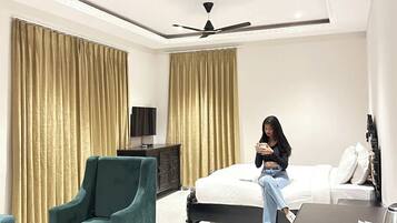 9 bedrooms, WiFi, bed sheets